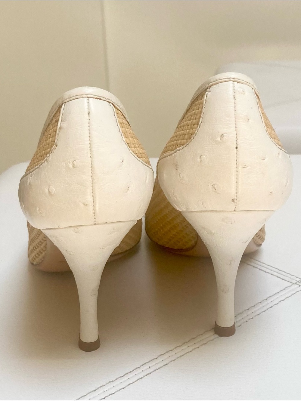 Authentic PRADA Woven Raffia Pointed Toe Pump - Picture 3 of 4